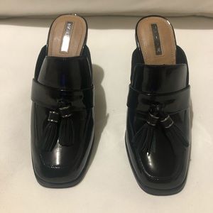 NWOT Tahari Zalla black patent leather 4” mules